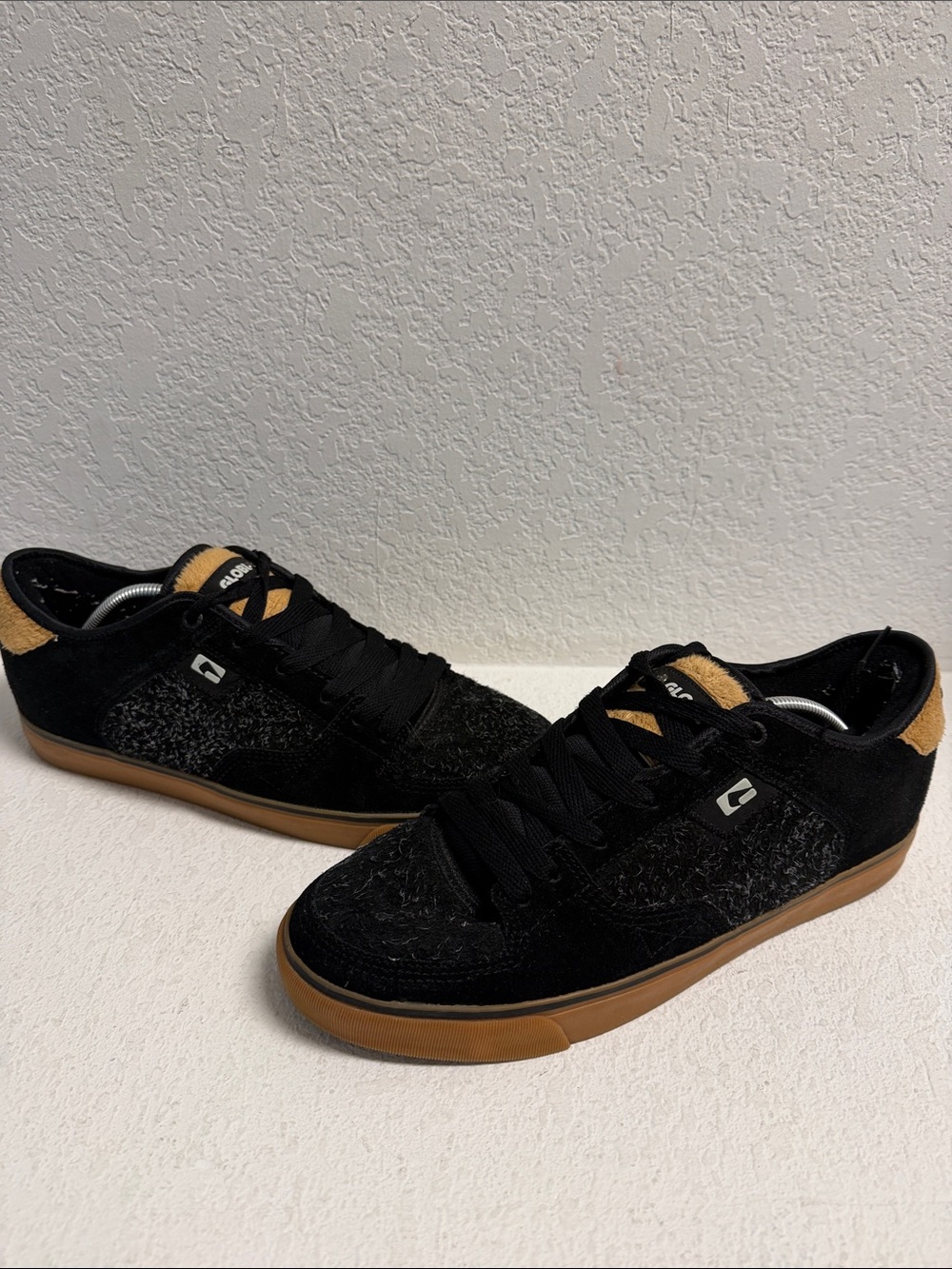 Globe Black and Tan Faux-Fur Lined Shoe Mens 12